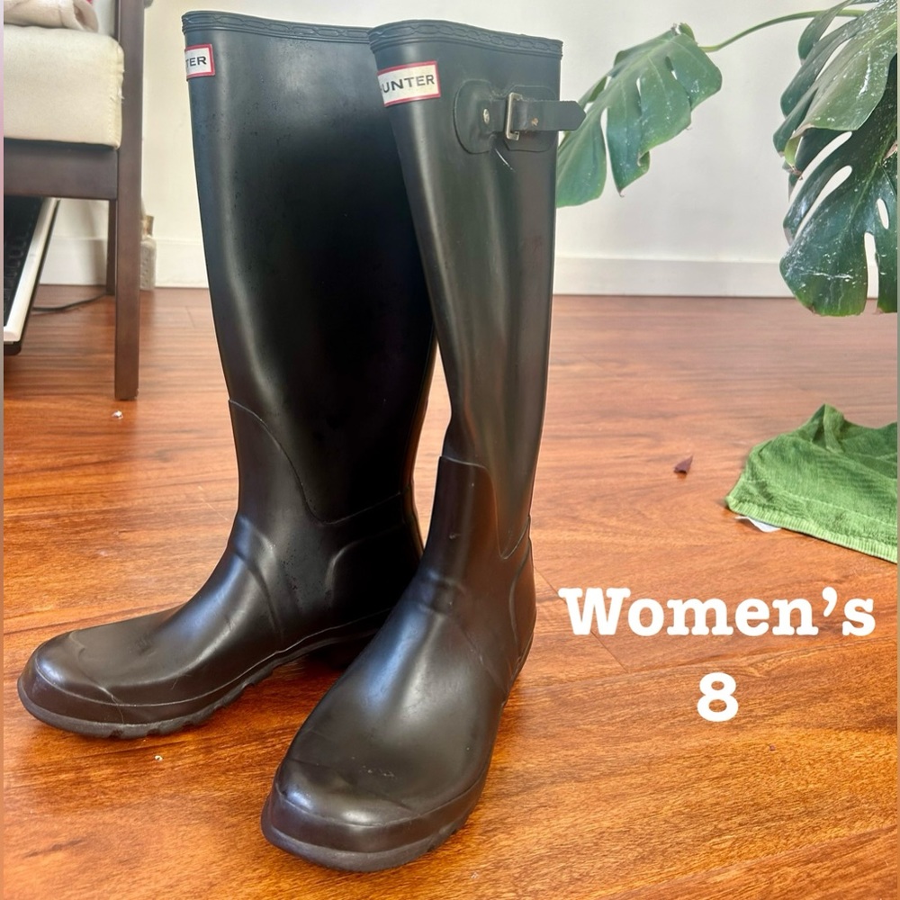 Women’s size 8 black hunter rain boots